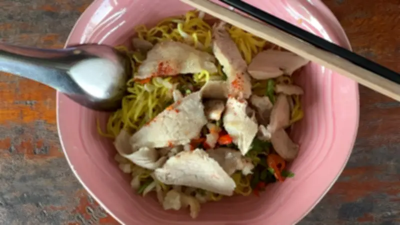 ก๋วยเตี๋ยวหมูโบราณศรีวรรณ ราคา 10-20 บาท สวนกระแสค่าครองชีพสูง