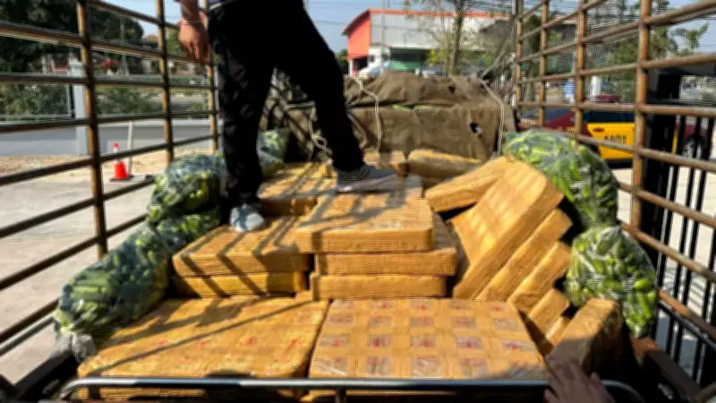 ตำรวจจับยาบ้า 10 ล้านเม็ด ซุกกระบะแตงกวา ค่าส่ง 4 พันบาท