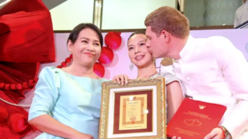 หนังสือพิมพ์แห่จดทะเบียนฉลองวาเลนไทน์ บางรักแชมป์ 1,246 คู่ ทั่วไทยอีเวนต์เพียบ