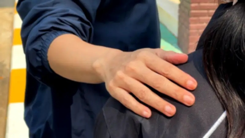 สลดใจ! สาว 14 ถูกพี่เลี้ยงวัย 16 ลวง มอมเหล้าให้ 5 วัยรุ่นล่วงละเมิด-อัดคลิปประจาน