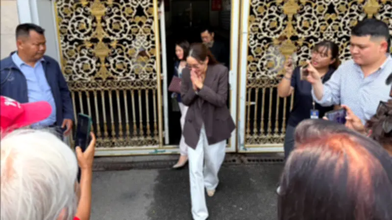 “เอม” เยี่ยม “ทักษิณ” ในเรือนจำคลองเปรม เผยสุขภาพดี พร้อมแย้มอีก 2 สัปดาห์ครบ 6 เดือน