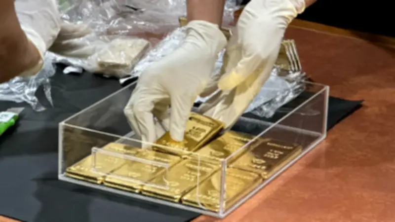 ป.ป.ช. ส่งมอบทองคำแท่ง 20,976 บาท มูลค่า 1,500 ล้านบาท คืนแผ่นดิน หลังศาลฎีกาตัดสินยึดทรัพย์อดีตอธิบดีสรรพากร