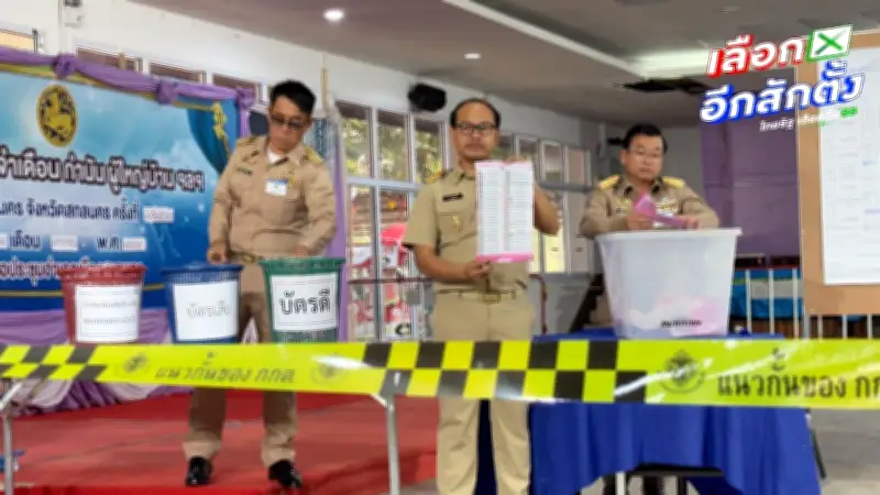 สกลนครนับคะแนนใหม่หน่วยเลือกตั้งที่ 32 พบบัตรเสียเพิ่ม 1 ใบ คาดเจ้าหน้าที่ลืมขีด