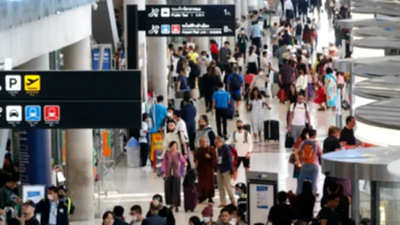 รัฐบาลปลื้มผลงานท่องเที่ยวต้นปี 69 นักท่องเที่ยวต่างชาติเกือบ 6 ล้านคน สร้างรายได้เกือบ 3 แสนล้านบาท