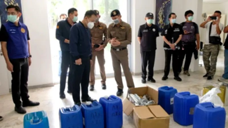 ทลายแก๊งจีนเทาในพัทยา! เช่าบ้านหรูผลิตยานรก ตามจับ 'ผู้กอง' ปล้นกัญชา