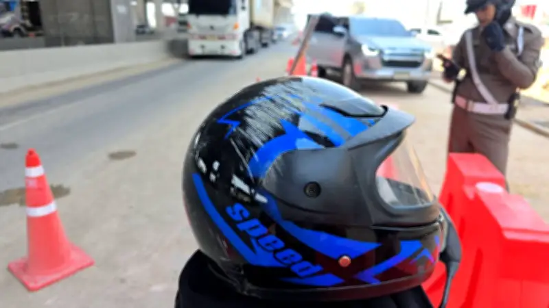 ทีมกู้ชีพเร่งทำ CPR ช่วยเด็ก 8 ขวบ ถูกรถบรรทุกทับหมดสติ ที่สมุทรปราการ