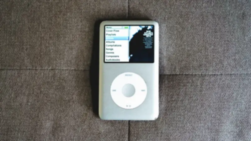 iPod คืนชีพ! วัยรุ่น Gen Z หลีกหนีสมาร์ทโฟน หันใช้เครื่องเล่นเพลงยุคพ่อแม่