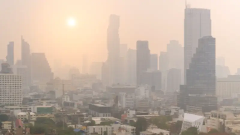 ค่าฝุ่น PM 2.5 กทม. เกินมาตรฐาน 39 พื้นที่ เริ่มกระทบสุขภาพ แนะสวมหน้ากากป้องกัน