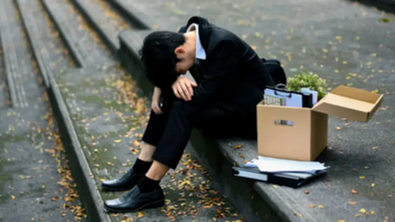 10 สัญญาณเตือนใกล้ตกงาน และ 5 สายงานเสี่ยงสูงสุดในปี 2569 จากเทคโนโลยี AI