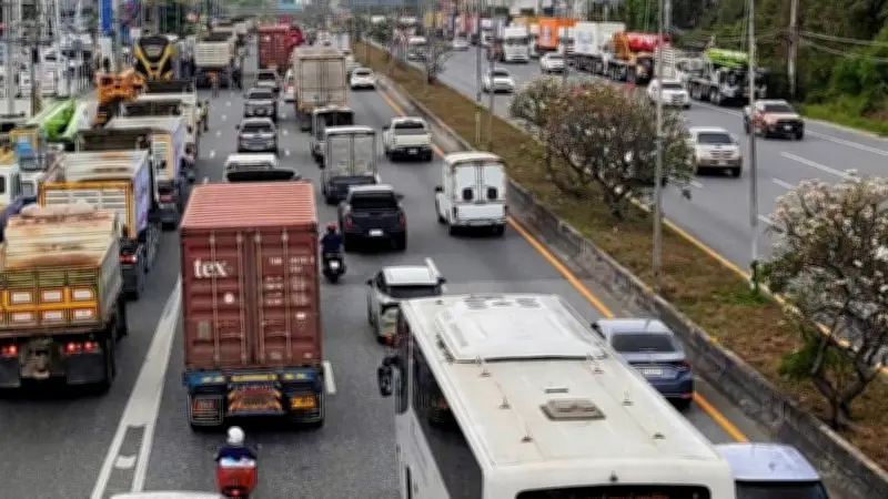 สหพันธ์ขนส่งฯ เตรียมปรับค่าขนส่งพุ่ง 20% หลังรัฐขึ้นราคาดีเซล 6 บาท