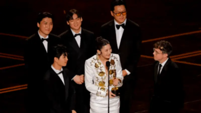 วิจารณ์หนักเวทีออสการ์ 2026! ทีมเพลง Golden โดนตัดไมค์ ขณะรับรางวัล