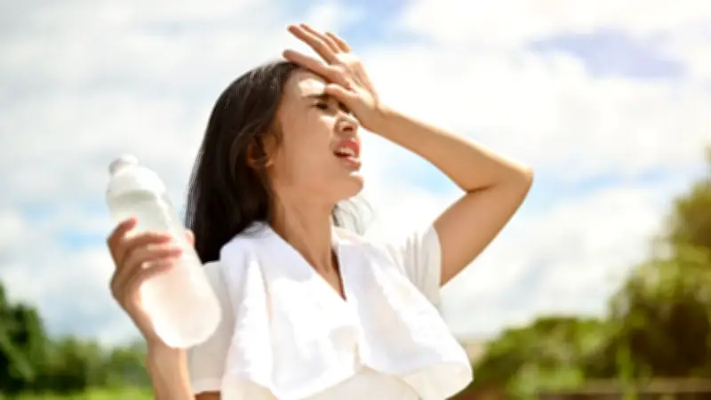 รัฐบาลเตือนภัยฮีทสโตรก ปี 2568 เสียชีวิต 21 ราย แนะวิธีป้องกันอย่างเร่งด่วน