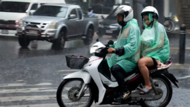 กรมอุตุนิยมวิทยาเตือนฉบับ 3 พายุฤดูร้อนถล่มหลายจังหวัด กระทบถึง 13 มี.ค.