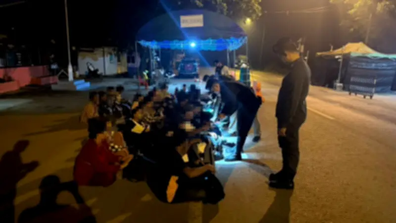 จับกุม 42 แรงงานเมียนมาลอบเข้าไทยผิดกฎหมาย จ่ายค่าหัวหลักหมื่นเพื่อหางานทำในพื้นที่ชั้นใน