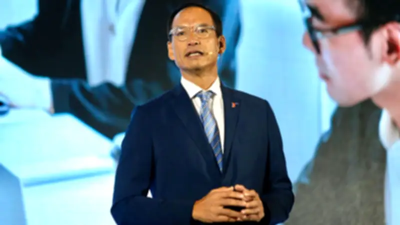 “กรณ์” ชี้ดีเซลอาจพุ่ง 50 บาท ซัดรัฐบาลขึ้นราคา 6 บาท ผลักภาระประชาชน