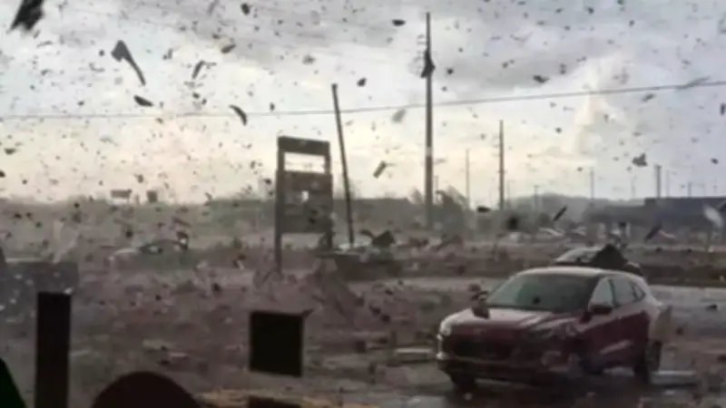 พายุทอร์นาโดถล่มสหรัฐฯ เสียชีวิต 6 ราย รวมเด็ก 12 ปี หลายรัฐประกาศภาวะฉุกเฉิน