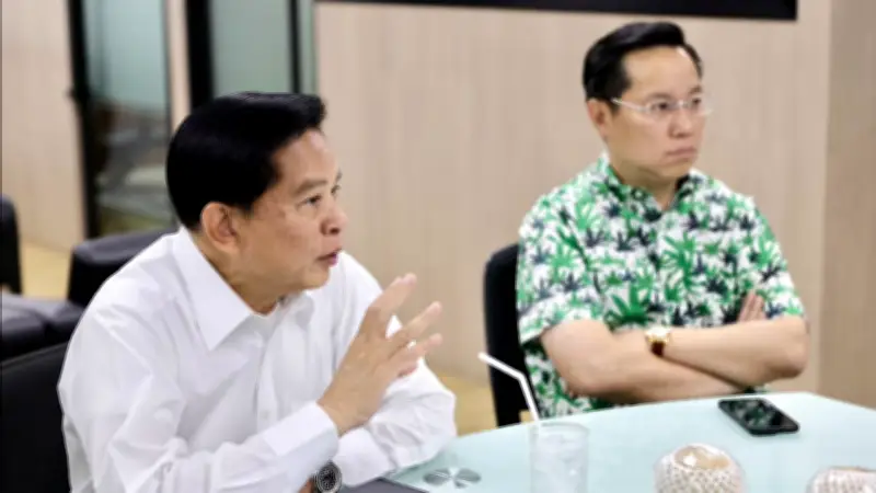 รวมไทยสร้างชาติแนะชาวสวนมะพร้าวรวมกลุ่มตั้งสมาคมสู้ทุนจีนรุกตลาด