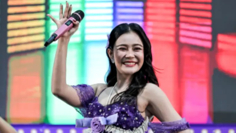 ลำไย ไหทองคำ จัดเต็มโชว์ร้องเต้นม่วนสุดๆ ในงานไทยรัฐแฟร์ บางแค