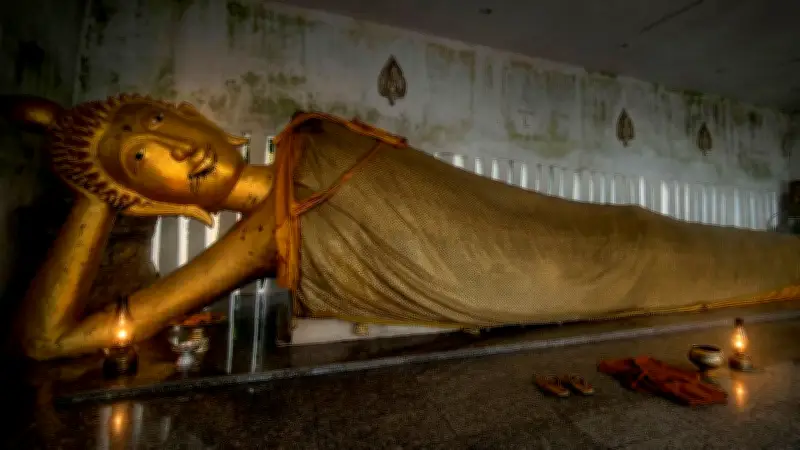 เปิดตำนานเมืองสวรรค์ 'ปากน้ำโพ' นครสวรรค์ กับความเชื่อ 'พระกินเณร' แห่งวัดเขากบ