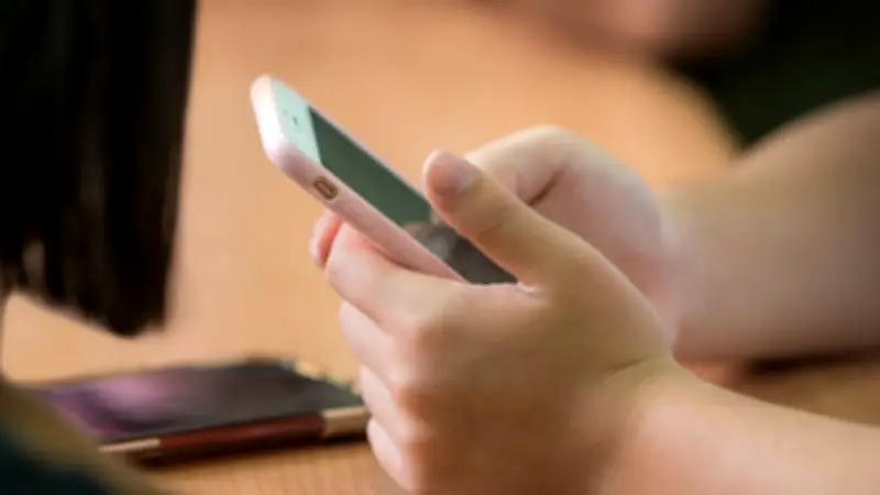 สพฐ.เปิดทางโรงเรียนใช้ดุลพินิจ ห้ามนักเรียนใช้มือถือในห้องเรียน พร้อมหารือแนวทางชัดเจน