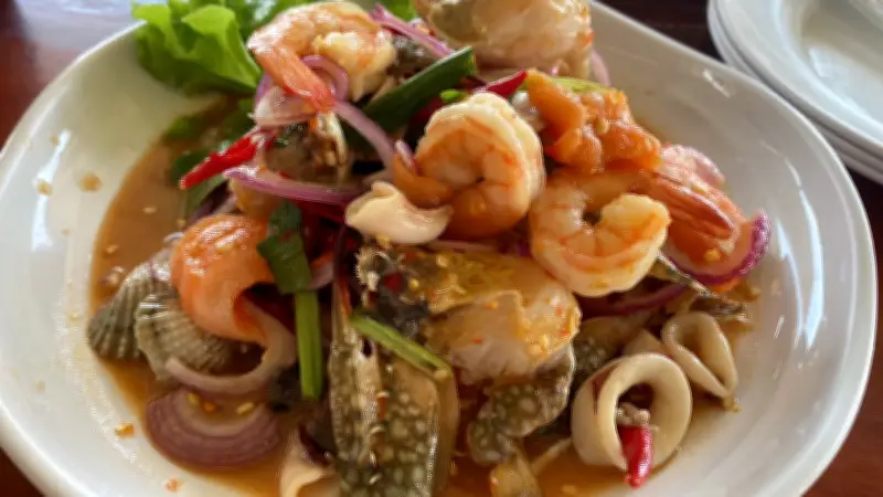 ตำปูม้า ไก่ย่างวิเชียรบุรี ลุงวัน ย้ายร้านใหม่ที่ตลาดกู๊ดแลนด์ ฉะเชิงเทรา