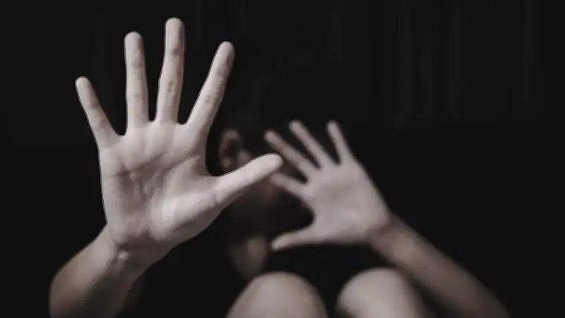 ครูพละรับแค่ลูบอก ผอ.ตัดพ้อครูคนเดียวทำเน่าทั้งโรงเรียน จ่อฟันผิดอาญา