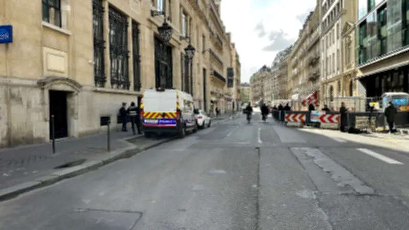 ตำรวจปารีสสกัดแผนวางระเบิดหน้าธนาคารแบงก์ ออฟ อเมริกา จับกุมคนร้ายได้ทันที