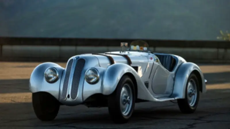 BMW 328 Roadster ครบรอบ 90 ปี: ตำนานรถแข่งที่สร้างประวัติศาสตร์ด้วยชัยชนะอันเงียบงัน
