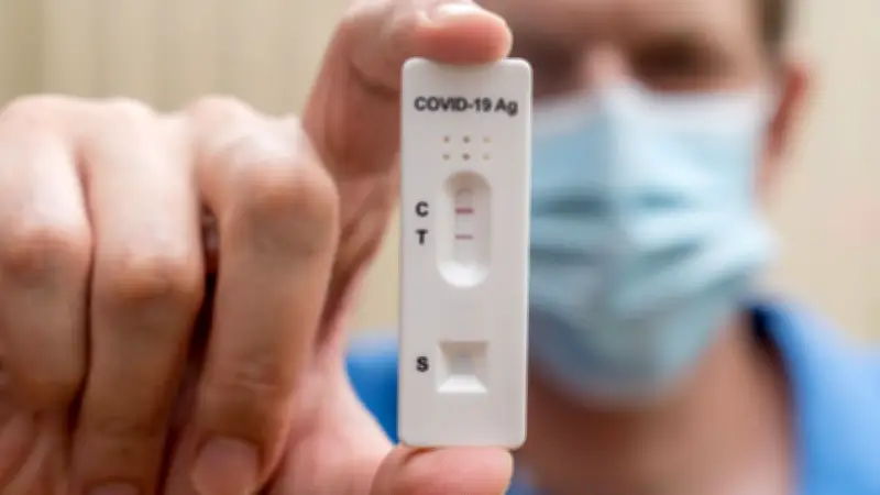 โควิดสายพันธุ์ใหม่ Cicada (BA.3.2) น่ากลัวแค่ไหน? สรุปอาการเด่นและความเสี่ยงวัคซีน