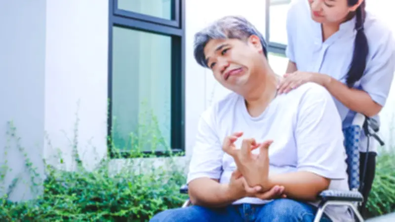 เปิดสัญญาณเตือนโรคสโตรก อาการคล้ายคนเมาแต่เสี่ยงชีวิต วิธีสังเกตด้วยหลัก FAST