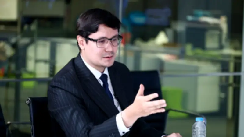 “รังสิมันต์ โรม” ตั้งคำถามคดีเบน สมิธ หลังออกหมายจับ พร้อมชี้คดี Huione Pay ยังไม่คืบหน้า