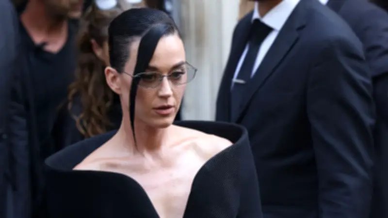 ดีไซเนอร์ชาวออสเตรเลียชนะคดีเครื่องหมายการค้าเหนือ Katy Perry นักร้องระดับโลก