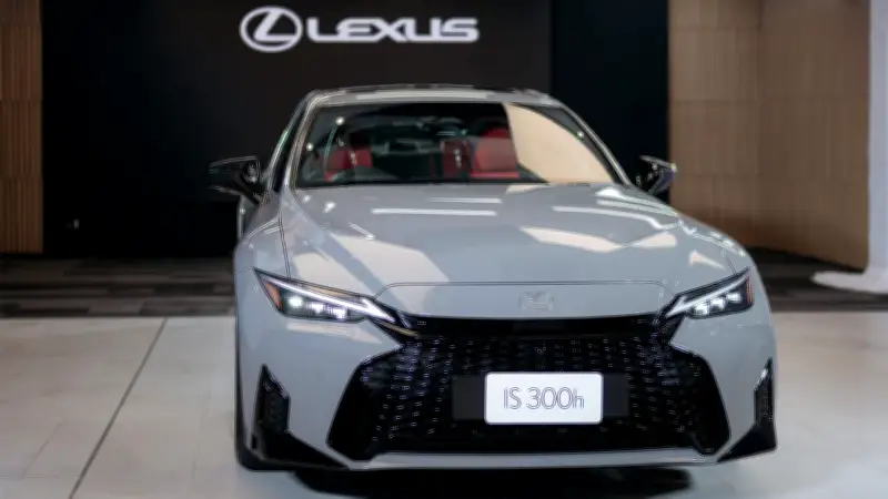 เลกซัส ประเทศไทย เปิดตัว LEXUS IS300h F Sport และ Luxury 2026 ดีไซน์ใหม่ล้ำ พร้อมเทคโนโลยีครบครัน