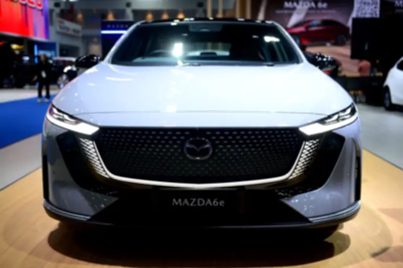 Mazda 6e ระเบิดยอดจองทะลุ 2,100 คัน ในงานมอเตอร์โชว์ 2026 สร้างปรากฏการณ์รถไฟฟ้าไทย
