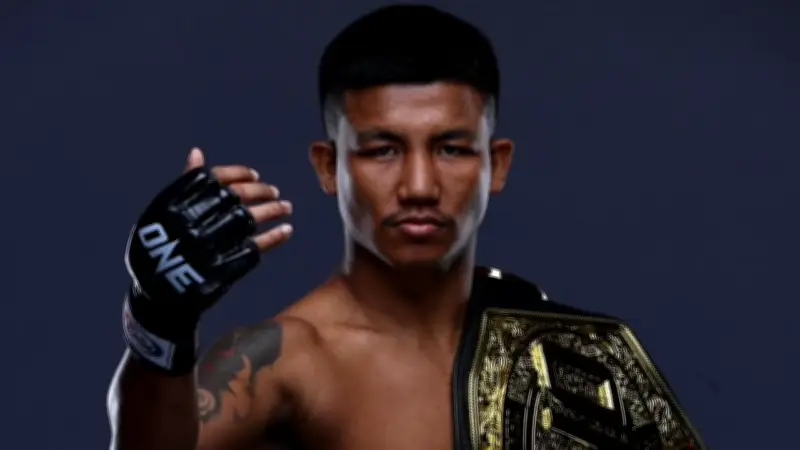 นักสู้ MMA ไทยคว้าแชมป์โลก หลังชนะน็อกคู่ต่อสู้ในยกแรก