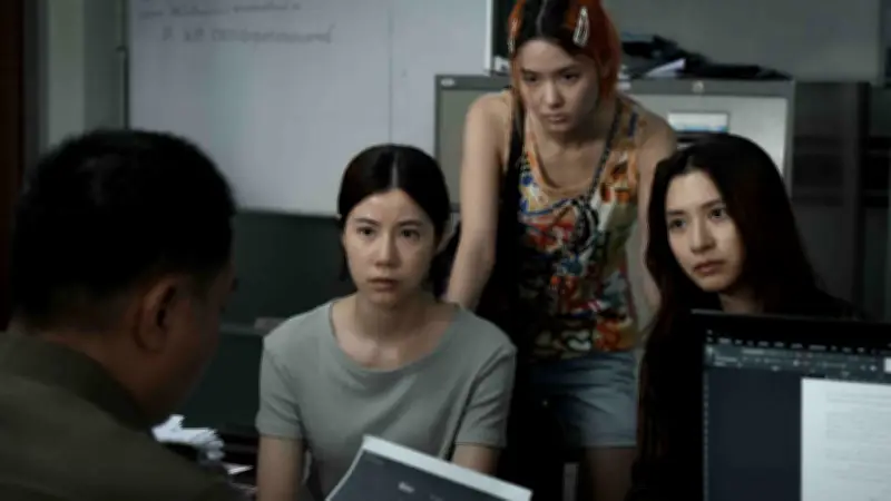 หนัง Netflix 'เส้นตาย สายลวง' เปิดโปงแก๊งคอลเซ็นเตอร์ ด้วยข้อมูลจริงจากทีมสกู๊ป SEE TRUE