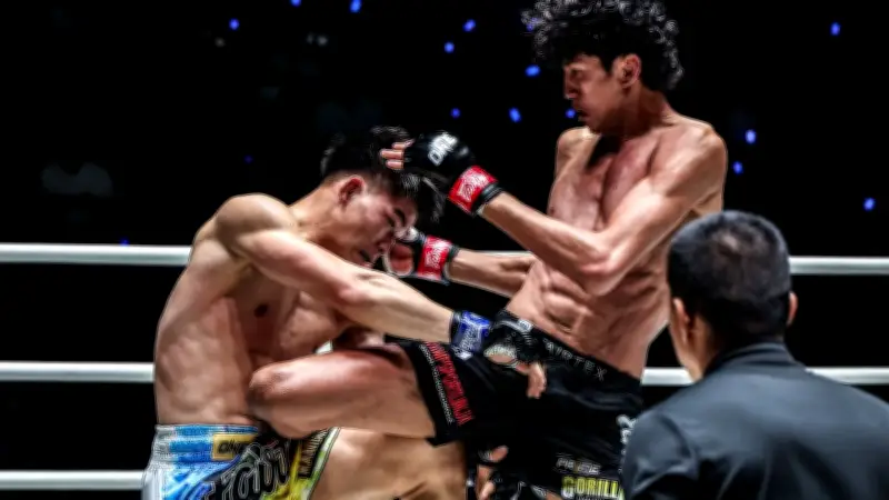 ศึกมวยไทยประวัติศาสตร์! 'ซุปเปอร์เล็ก' ชนะน็อก 'ร็อดแทงก์' คว้าแชมป์โลก ONE