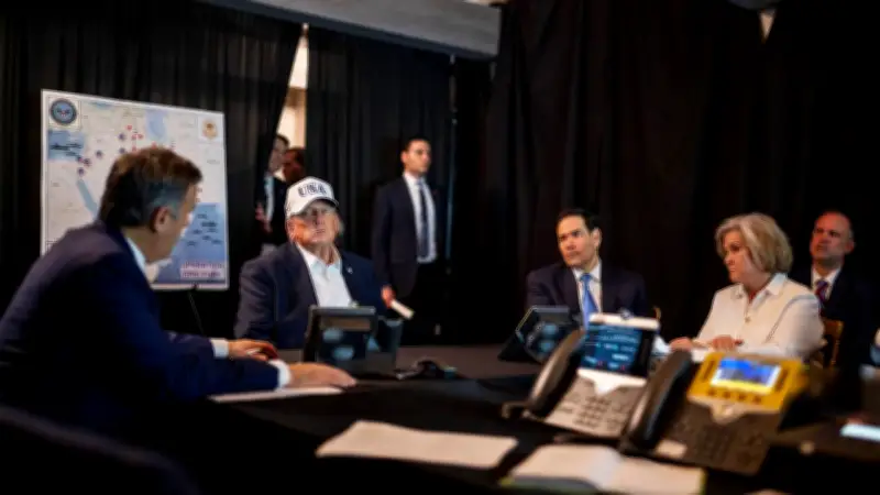 ทำเนียบขาวเผยภาพประวัติศาสตร์! ทรัมป์สวมหมวก USA บัญชาการรบถล่มอิหร่านในวอร์รูม