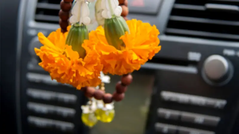 รวม 10 บทสวดศักดิ์สิทธิ์ก่อนออกเดินทางสงกรานต์ 2569 สร้างความอุ่นใจปลอดภัยตลอดทริป