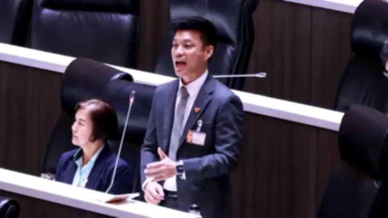 “เท้ง” ชู “ปฏิญญาสงขลา” ทุ่ม 15,000 ล้านฟื้นฟูหาดใหญ่หลังวิกฤตน้ำท่วม