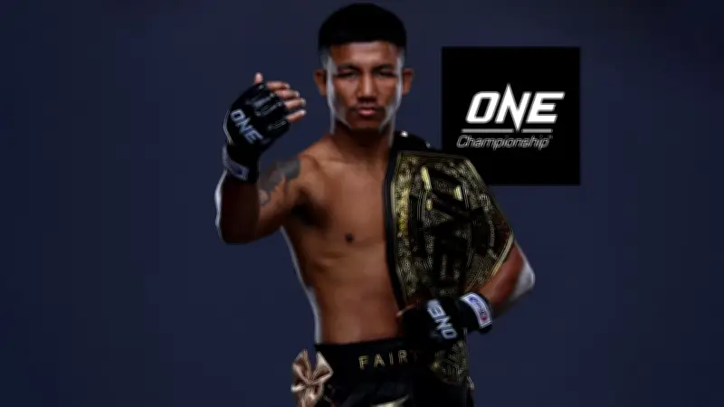 นักมวยไทยวัย 17 ปีคว้าแชมป์โลก WBC ฉายา 'เพชรบ้านนา' สร้างประวัติศาสตร์