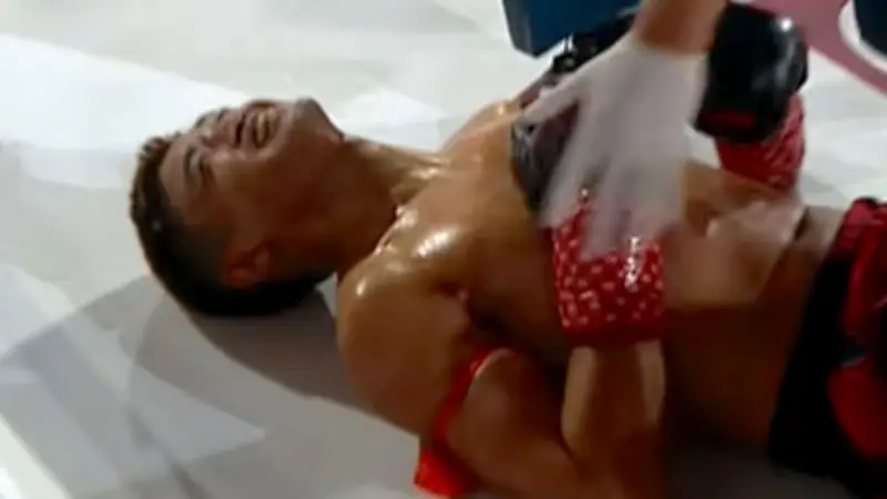 นักมวยไทยวัย 19 ปีคว้าแชมป์โลก WBC หลังชนะน็อกคู่ชิงในยกที่ 3