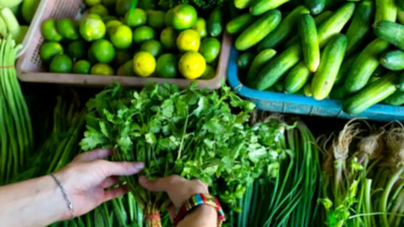 อัปเดตราคาผักล่าสุด 21 เม.ษ. 67 ต้นหอม-ผักชีราคาลด มะนาวแพงขึ้น