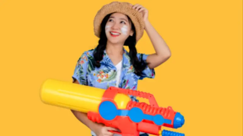 สงกรานต์ 2569 ใส่เสื้อสีอะไรดี? เช็กสีมงคลเสริมดวงปัง 3 วันเต็ม