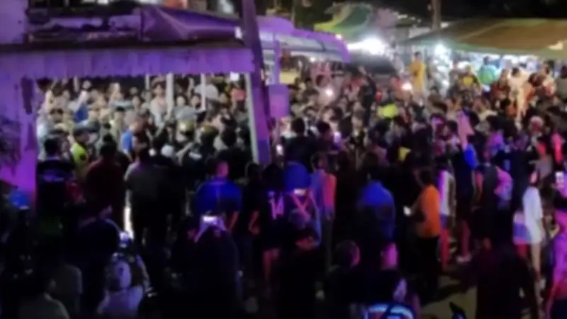 หนุ่มวัย 26 ถูกสากทุบหัวดับคาร้านตัดผม ปมยืมเงิน 2 หมื่น เพื่อนคาใจบุกปิดล้อมทวงความยุติธรรม