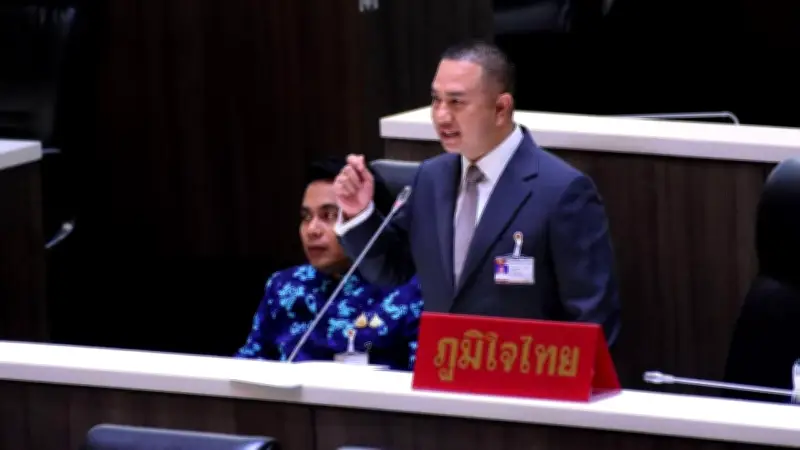 “เดอะหนุ่ย” สส.สงขลา 3 สมัย ดีดตัวออกจากกลุ่มไลน์ภูมิใจไทย หลังไร้ชื่อนั่งประธานกมธ.