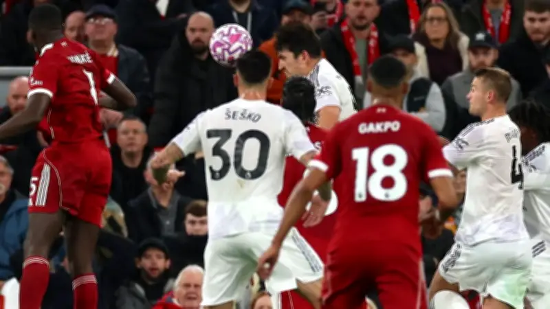 แมนฯ ยูไนเต็ดพลิกชนะลิเวอร์พูล 4-3 หลังตามหลัง 2-0 ในเกมประวัติศาสตร์