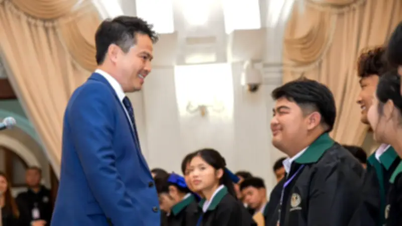 ภราดรให้โอวาทยุวชนประชาธิปไตย หวังเห็นนั่งในสภา