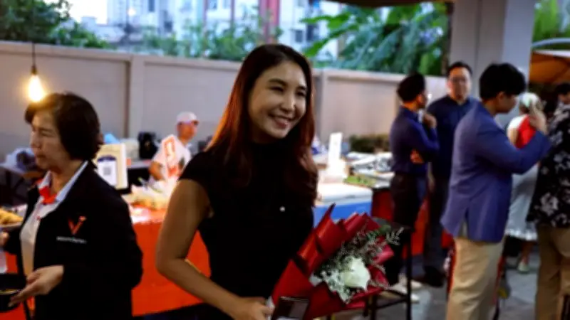 ปชน. โล่งอกศาลไม่สั่งหยุดปฏิบัติหน้าที่ "ศิริกัญญา" รีบบอกกองเชียร์ "ยังไม่ยุบพรรค"