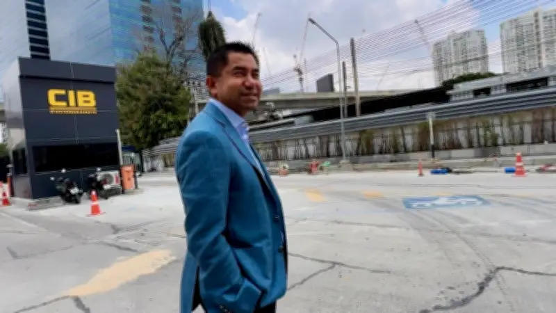 “บิ๊กโจ๊ก” เข้าพบกองปราบฯ รับทราบข้อหาคดีทำร้ายอดีตลูกน้อง